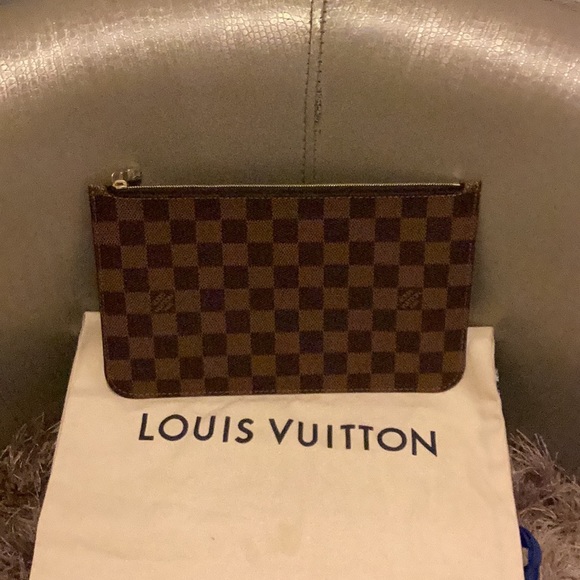 Louis Vuitton Damier pochette with strap - Picture 4 of 4